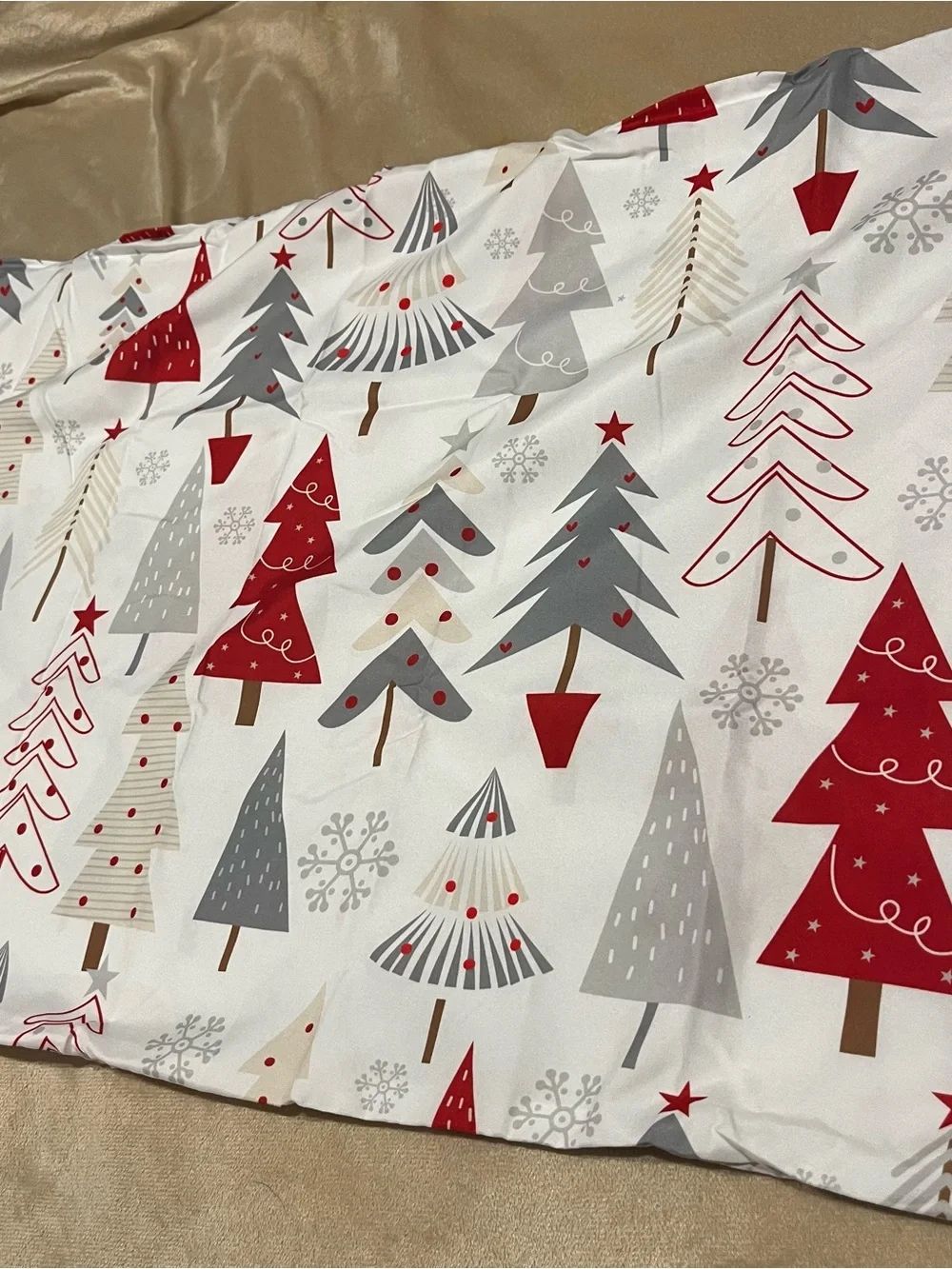 2  Christmas pillowcase w/ trees & snowflakes 39